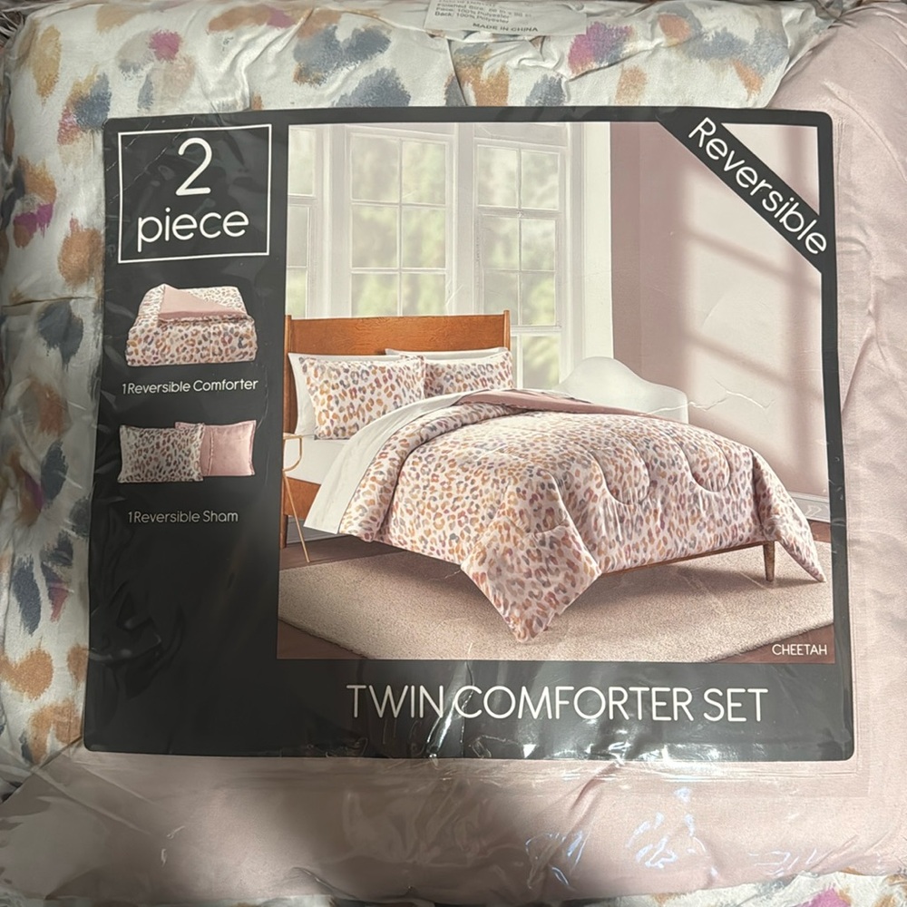 Twin comforter set - 2 piece . cheetah pink NWT